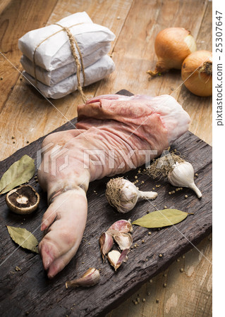 Fresh Uncooked Pork Fresh Uncooked Pork 25307647