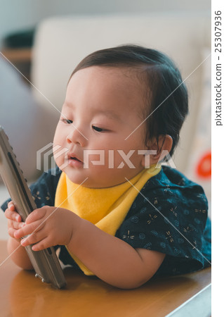 baby, infant, viewer 25307936