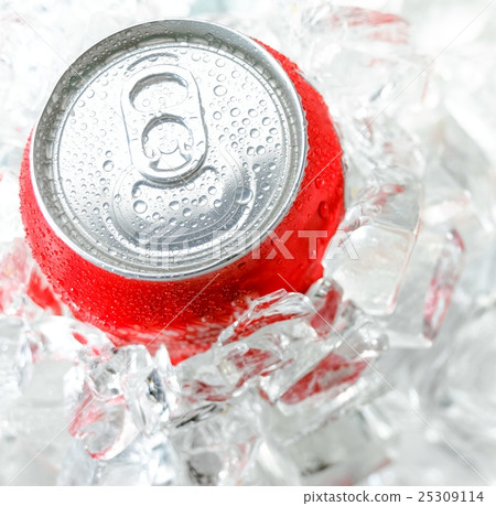 top of metal aluminum beverage drink can with water drop 25309114