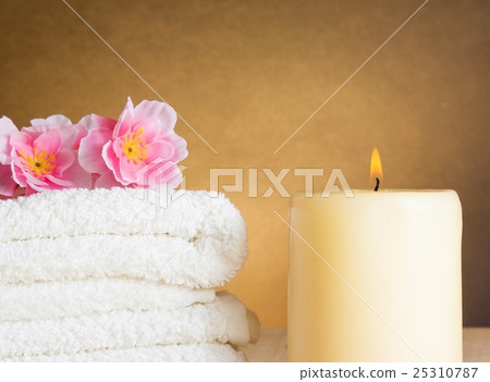 Spa massage border background with towel stacked and candle Spa massage border background with towel stacked and candle 25310787