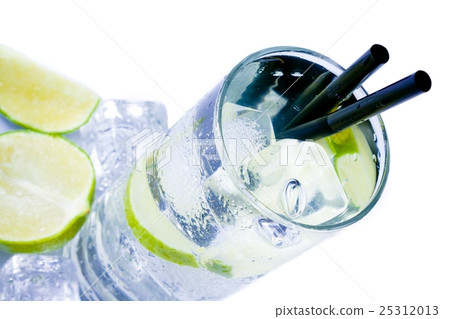 top of view of cocktail glass with ice and lime slice 25312013