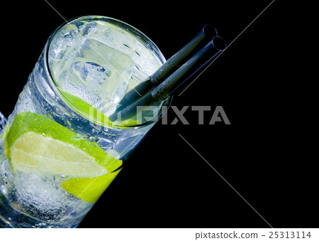 top of view of cocktail with ice and lime slice and space for text top of view of cocktail with ice and lime slice and space for text 25313114