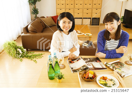 Girls' Union Room Room Share Female Friends Share House House Friend Friendly Roommate 25315647