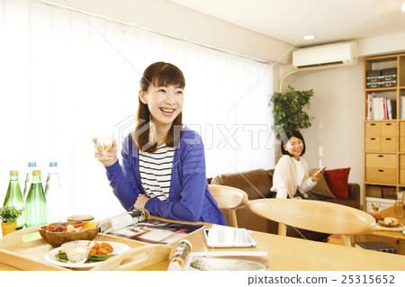 Girls' Union Room Room Share Female Friends Share House House Friend Friendly Roommate 25315652