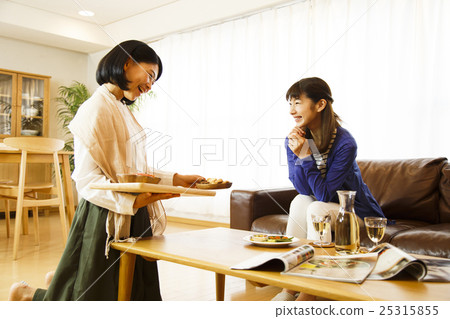 Girls' Union Room Room Share Female Friends Share House House Friend Friendly Roommate 25315855