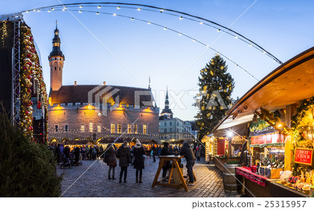 Traditional Christmas market in Tallinn old town. 25315957