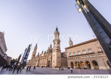 Pyral Frauenkirche church and the city hall facing Pilar Square Pyral Frauenkirche church and the city hall facing Pilar Square 25316127