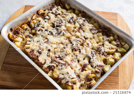 casserole with mince and courgettes 25316974