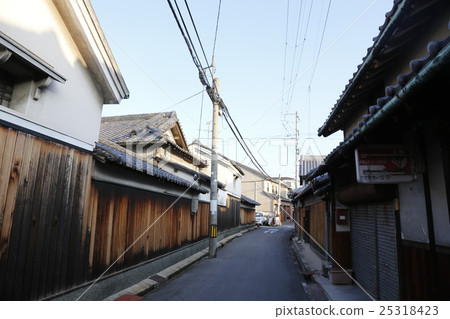 Old houses 25318423
