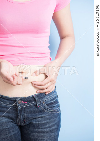 Woman inject to belly 25319108