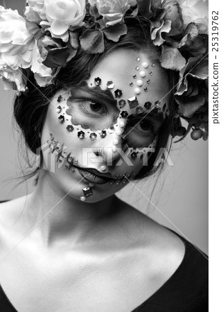 Halloween Fashion Model with Rhinestones and Wreath of Flowers 25319762