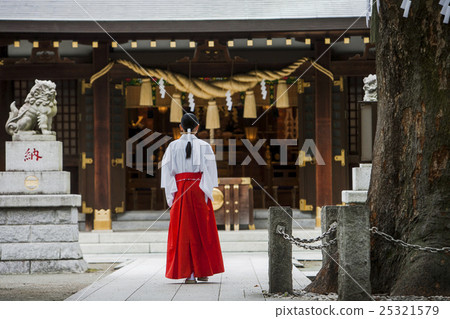 靖國神社的後面走在區域 25321579