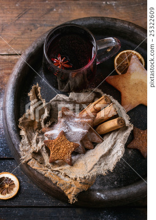 Hot red mulled wine with cookies Hot red mulled wine with cookies 25322609