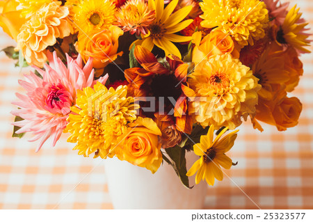Autumn yeloow flowers Autumn yeloow flowers 25323577