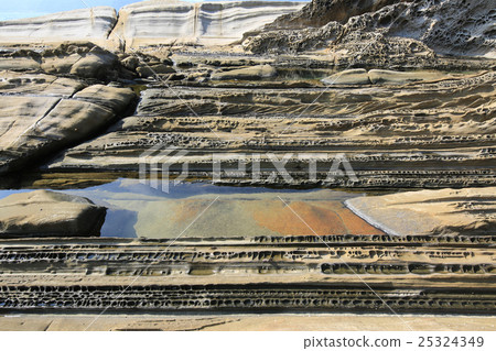 高知縣土佐清水市留下了海岸鏈岩石 高知縣土佐清水市留下了海岸鏈岩石 25324349