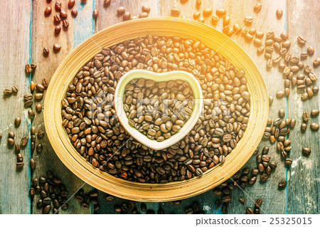 coffee beans on trays. coffee beans on trays. 25325015