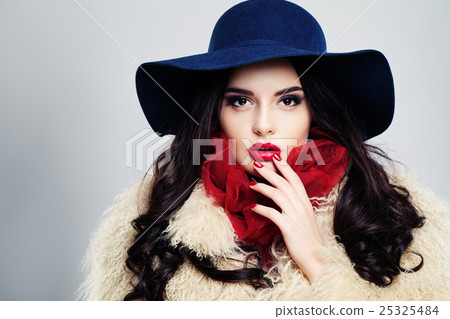 Fashion Portrait of Sexy Woman 25325484