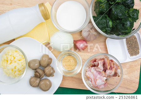 ingredients to prepare Beaked spinach with cheese 25326861