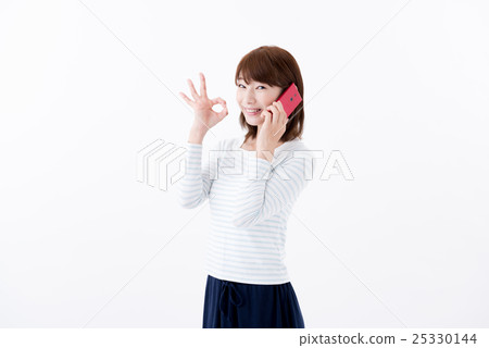 年輕的女士，電話 25330144