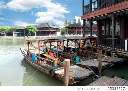 Tourist boats on canals of Shanghai Zhujiajiao. 25332527