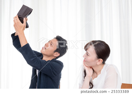 Young men and women, wallets 25333389