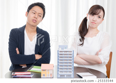 Young men and women, real estate 25333544