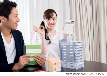 Young men and women, real estate 25333597