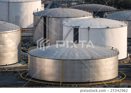 Natural Oil and Gas storage tanks in Petrochemical 25342962