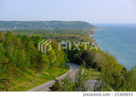 Scenic Lake Michigan overlook 25360655