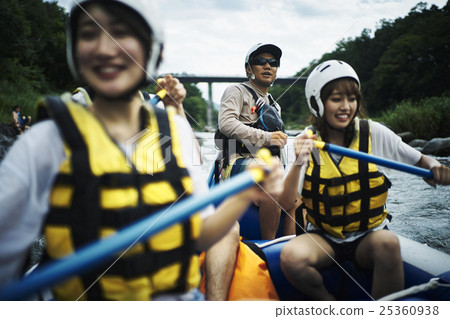 一個女人享受漂流 一個女人享受漂流 25360938