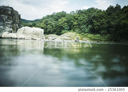Rafting scenery 25361005