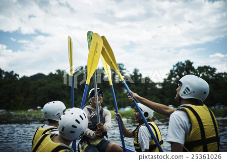 Men and women enjoying ruffing Men and women enjoying ruffing 25361026