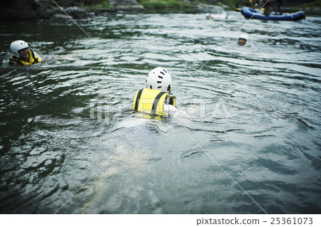 Men and women to play in the river Men and women to play in the river 25361073