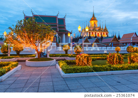 Metallic castle left only in Bangkok 25361074