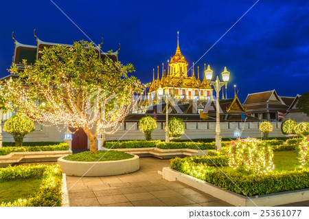 Metallic castle left only in Bangkok 25361077