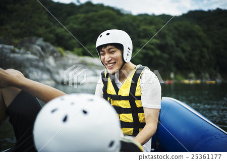 Men enjoying ruffing 25361177