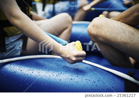 一個女人享受漂流 一個女人享受漂流 25361217