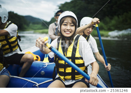 Men and women enjoying rafting 25361246