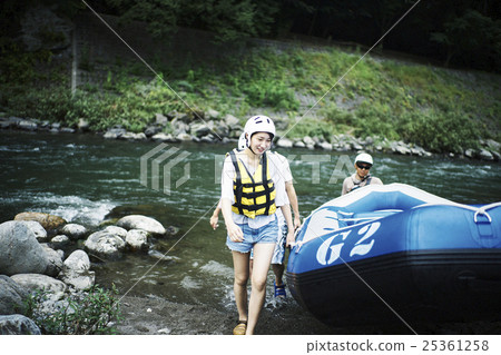Men and women enjoying rafting 25361258