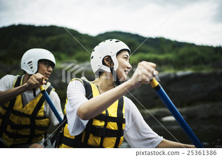 Men and women enjoying rafting 25361386