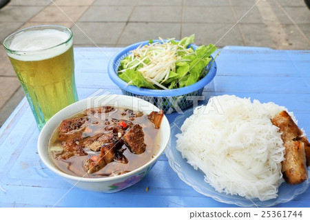 Vietnamese Hanoi Cuisine "Bucha" 25361744