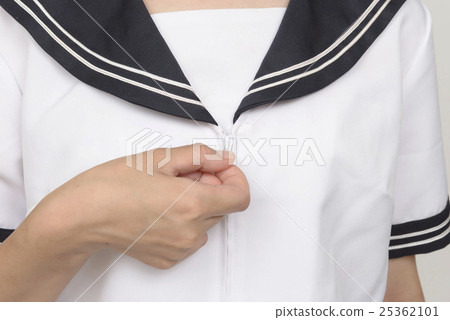 脫掉制服的女學生 脫掉制服的女學生 25362101