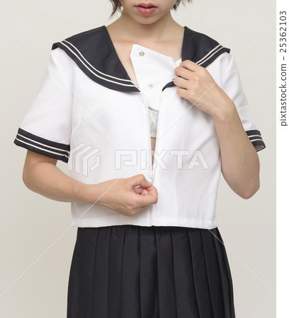 脫掉制服的女學生 脫掉制服的女學生 25362103