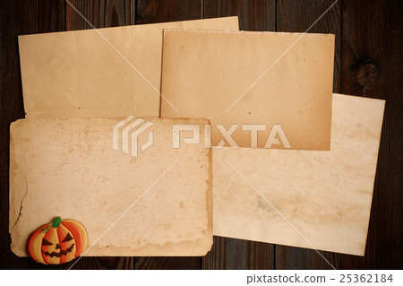 Halloween invitation over wooden background Halloween invitation over wooden background 25362184