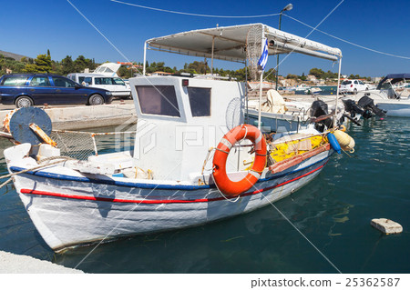 White wooden fishing boat moored in port 25362587