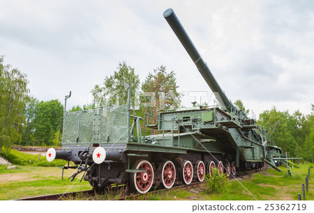 Soviet 305-mm railroad gun from WWII period 25362719