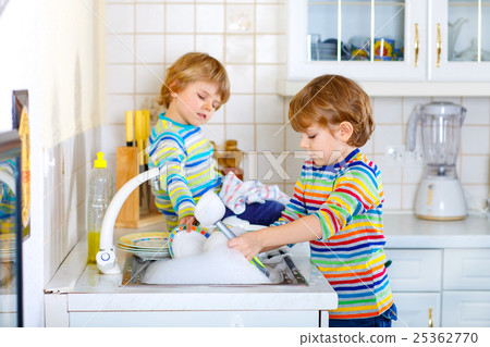 Two little kid boys washing dishes in domestic 25362770