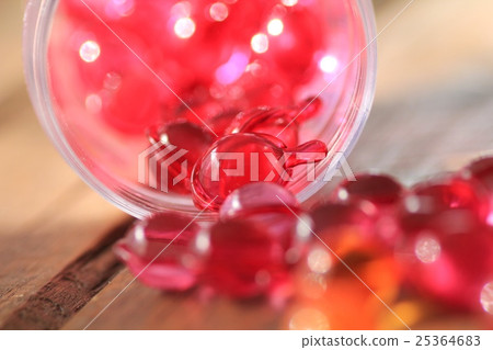 Individually packaged after-bath treatment oil capsules Individually packaged after-bath treatment oil capsules 25364683