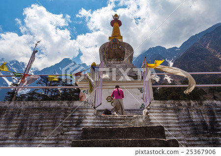 The stupa at Yumthang Valley in Sikkim, India The stupa at Yumthang Valley in Sikkim, India 25367906