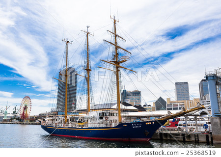 Sailing boat Kobe Harbor 25368519